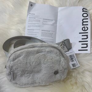 NWT - Lululemon Everywhere Belt Bag Plush Fleece 1L